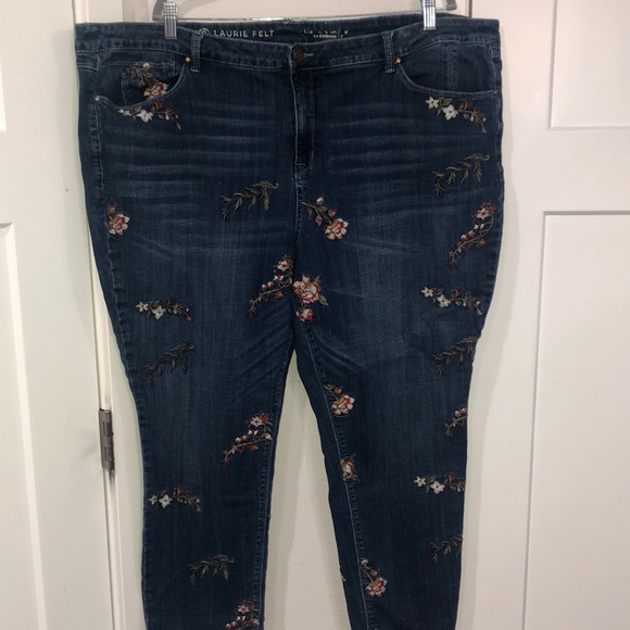 Lori Felt| Jeans| Women’s| Size 28W| Denim| Embroidered floral Jeans, Classic - Picture 1 of 15